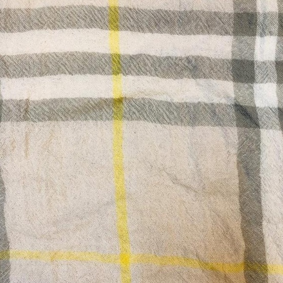 authentic BURBERRY oversized light weight SCARF - Picture 8 of 12